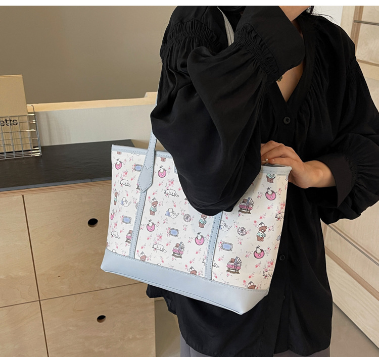 2025 new spring and summer fashion printing shoulder bag versatile commuter tote bag