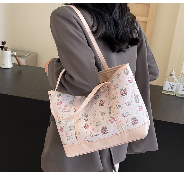2025 new spring and summer fashion printing shoulder bag versatile commuter tote bag